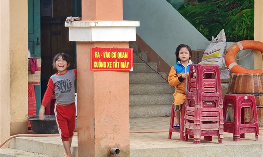 Hàng trăm học sinh ở xã Trà Leng vẫn chưa thể đi học lại sau lũ. Ảnh: Tường Minh