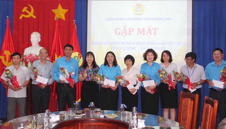 Lãnh đạo LĐLĐ Khánh Hoà gặp mặt và tri ân các cán bộ công đoàn công tác trong ngành giáo dục nhân kỉ niệm Ngày Nhà giáo Việt Nam. Ảnh:Phương Linh