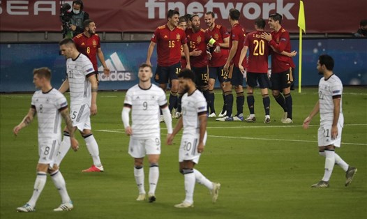 Trong khi đội tuyển Tây Ban Nha chơi quá hay, đội tuyển Đức chỉ là cái bóng của chính mình. Ảnh: AFP