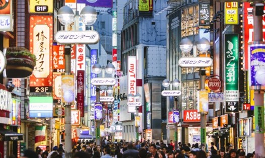 Tokyo sẽ nâng cảnh báo COVID-19 lên mức cao nhất trong bối cảnh số ca mắc COVID-19 tại thủ đô này gia tăng. Ảnh: AFP