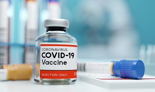 Ngay cả khi đã có vaccine COVID-19, chúng ta vẫn còn phải đối diện với rất nhiều khó khăn trong công tác chống dịch. Ảnh: AFP