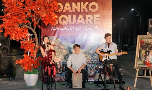 Tiết mục văn nghệ đặc sắc tại lễ hội Danko Square. Nguồn: DK