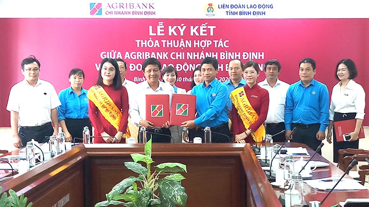 LĐLĐ tỉnh Bình Định và Agribank Bình Định ký kết quy chế phối hợp
