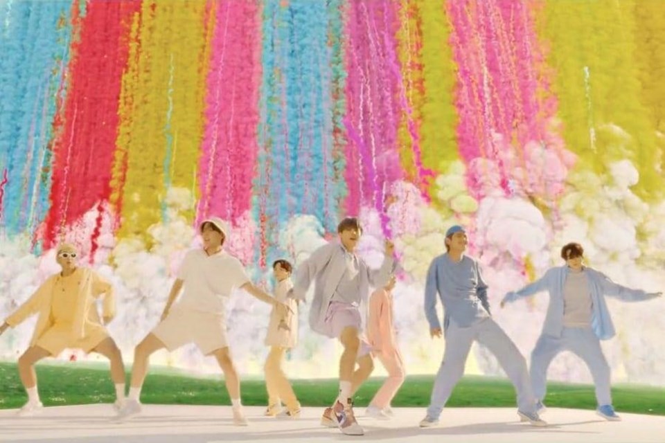 Nhóm BTS. Ảnh cắt clip. Nhóm BTS. Ảnh cắt clip.