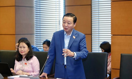 Bộ trưởng Bộ Tài nguyên và Môi trường Trần Hồng Hà nói về sạt lở miền Trung. Ảnh: Gia Hân