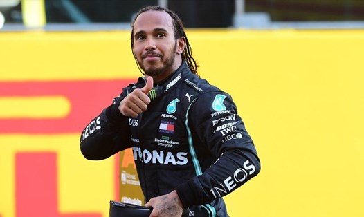Lewis Hamilton 35 tuổi và đã nghĩ đến cuộc sống phía sau tay lái F1. Ảnh: Reuters