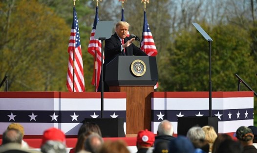 Tổng thống Donald Trump vận động tranh cử ở bang Pennsylvania ngày 31.10.2020. Ảnh: AFP