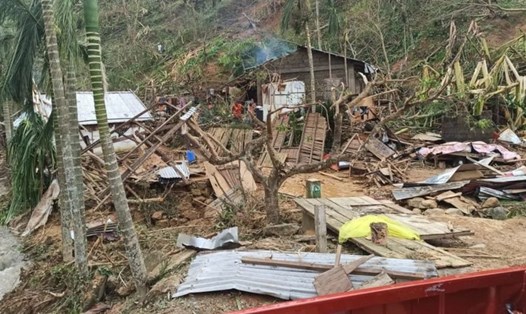 Gigmoto, một đô thị ở Catanduanes bị ảnh hưởng nặng nề bởi cơn bão Goni. Ảnh: Hội chữ thập đỏ Philippines.