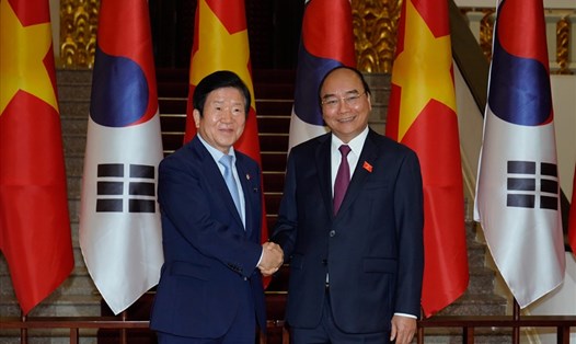 Thủ tướng Nguyễn Xuân Phúc và Chủ tịch Quốc hội Hàn Quốc Park Byeong-Seug. Ảnh: VGP.