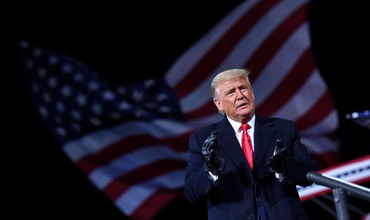 Tổng thống Mỹ Donald Trump trong cuộc vận động tranh cử hôm 31.10 ở sân bay vùng Williamsport tại Montoursville, Pennsylvania. Ảnh: AFP.