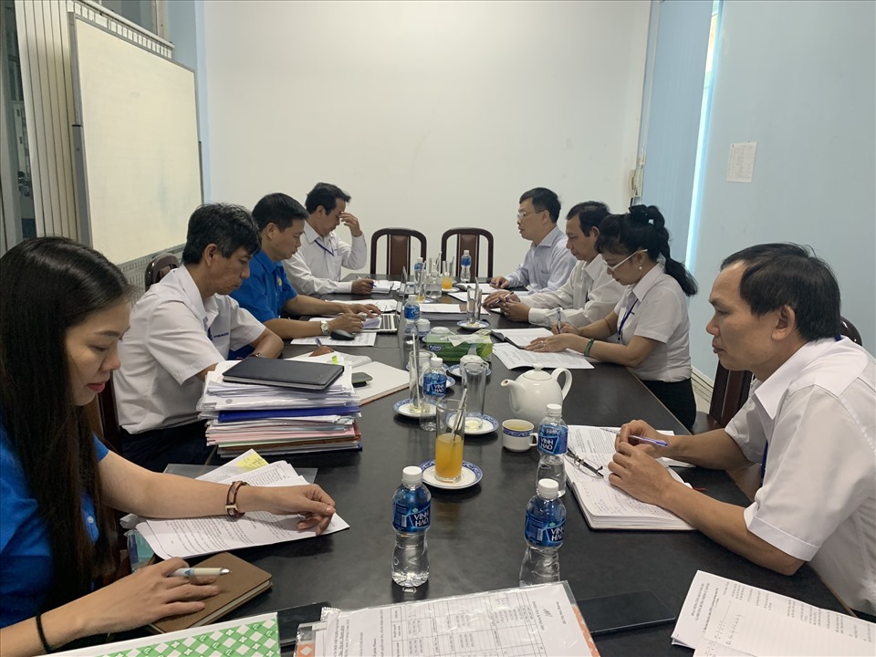 Lãnh đạo Công đoàn và Uỷ ban Kiểm tra Công đoàn Công nghiệp Hoá chất Việt Nam làm việc với đơn vị. Ảnh: Xuân Tùng