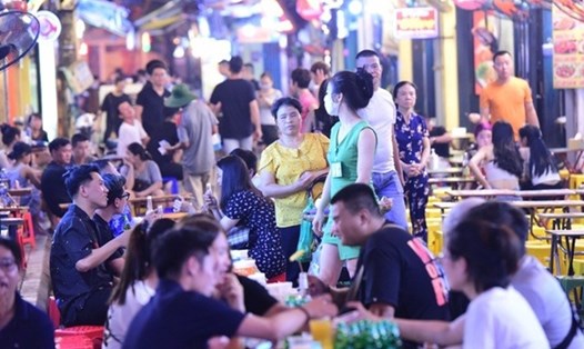 Quận Hoàn Kiếm dự kiến phát triển đồng bộ các hoạt động kinh tế đêm. Ảnh minh họa: Thế Hưng