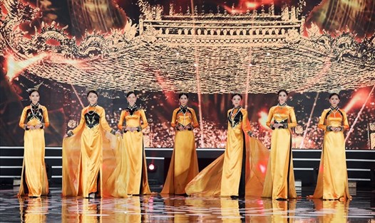 Các thế hệ Hoa hậu cùng hội ngộ và toả sáng trong đêm chung kết Hoa hậu Việt Nam 2020. Ảnh: Sen Vàng.