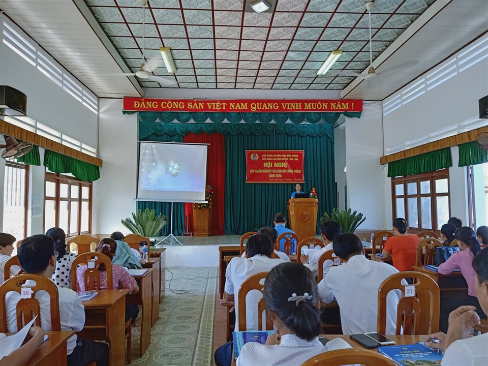 LĐLĐ huyện Tánh Linh tập huấn nghiệp vụ cho 204 cán bộ công đoàn. Ảnh: Công đoàn Bình Thuận