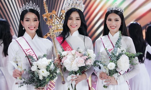 Top 3 Hoa hậu Việt Nam 2020 rạng rỡ xuất hiện sau đăng quang. Ảnh: SV