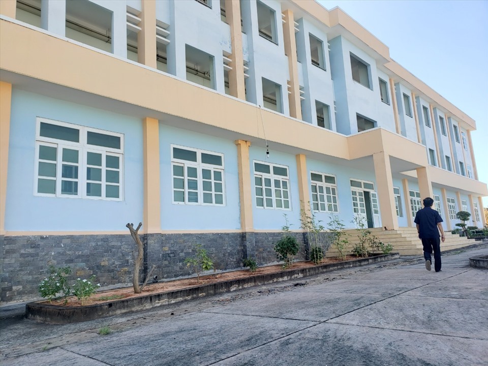 Khu kí túc xá miễn phí có quy mô khoảng 200 chỗ, dành cho học viên giúp các học viên ở xa có nơi ở ổn định, không phải đi xe buýt. Ảnh: Minh Châu
