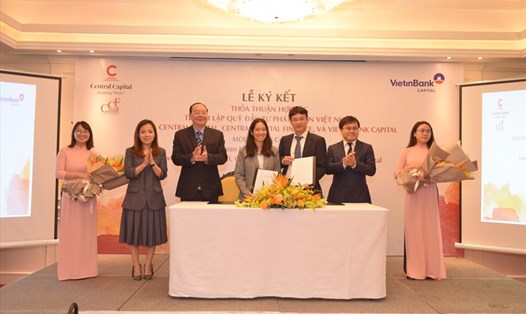 Đại diện Vietinbank Capital ký kết với Central Capital thành lập quỹ đầu tư phát triển Việt Nhật.