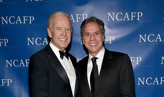Ông Joe Biden dự định chọn cố vấn lâu năm Antony Blinken (phải) cho vị trí Ngoại trưởng Mỹ. Ảnh: AFP