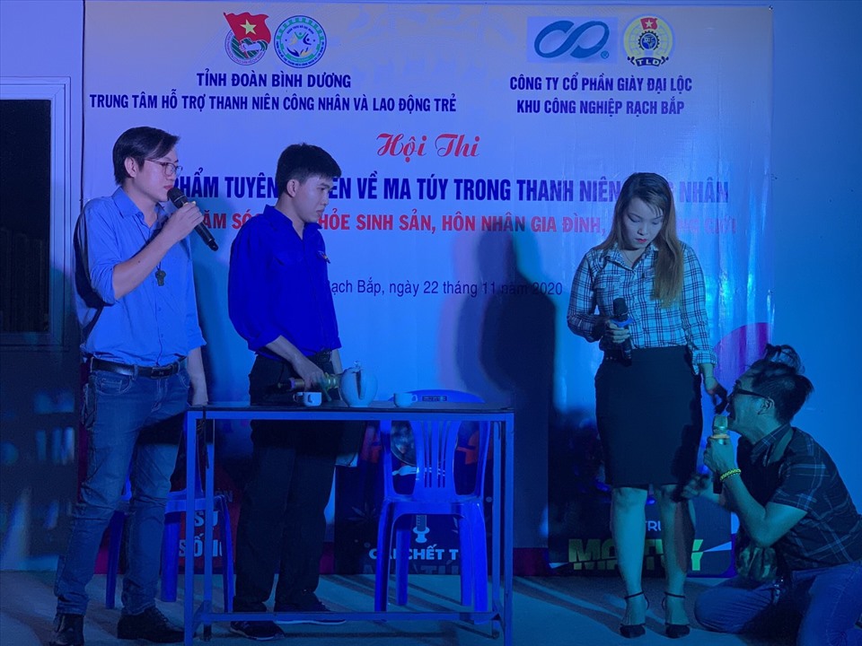 Công nhân Bình Dương thi tiểu phẩm tuyên truyền phòng chống tác hại ma túy. Ảnh: Hữu Long