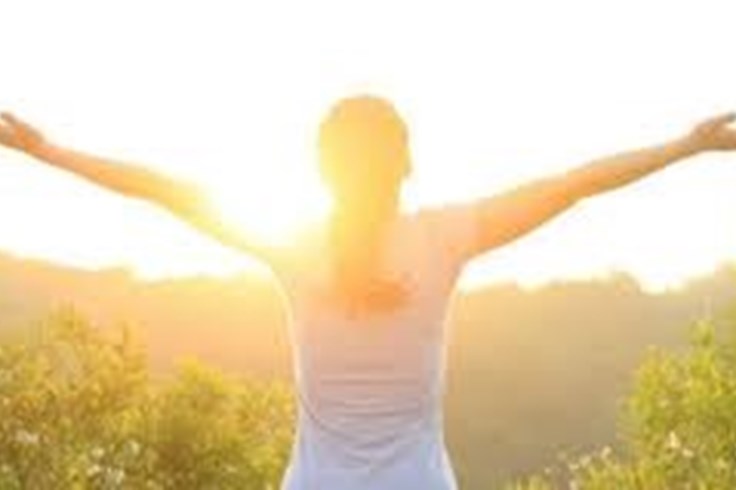 Những lợi ích bất ngờ từ ánh nắng mặt trời sáng sớm đối với sức khoẻ