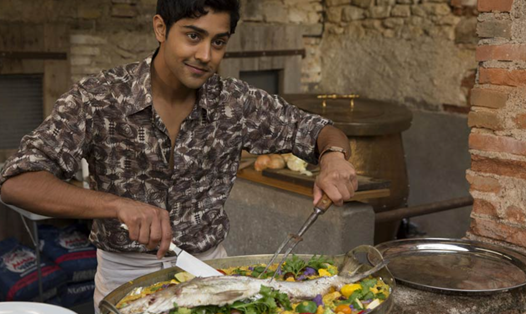 “Hành trình 100 bước chân” là tác phẩm được đánh giá là kinh điển khi tái hiện sự giao thoa giữa ẩm thực Ấn Độ và Pháp. Ảnh nguồn: Mnet.