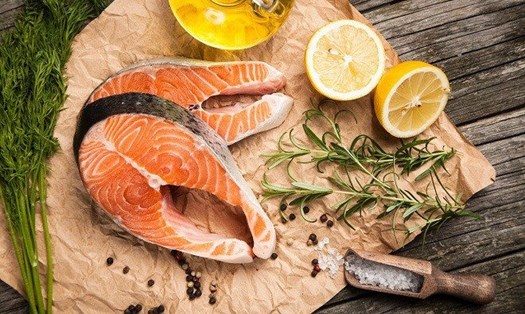 Thành phần dinh dưỡng có trong cá hồi rất tốt cho quá trình thụ thai. Ảnh: Vinmec.com