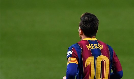 Chỉ sau 24 giờ, thông tin mà truyền thông Anh phát đi về Lionel Messi là hoàn toàn ngược nhau. Ảnh: AFP