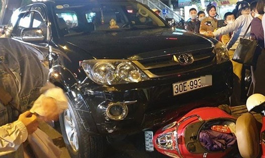 Tài xế xe Fortuner tông hàng loạt xe trên phố tại Hà Nội. Ảnh: T.T