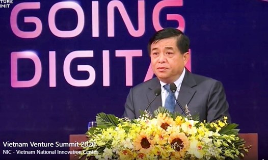 Bộ trưởng Nguyễn Chí Dũng nhấn mạnh về vai trò của đổi mới sáng tạo trong khởi nghiệp. Ảnh: VGP