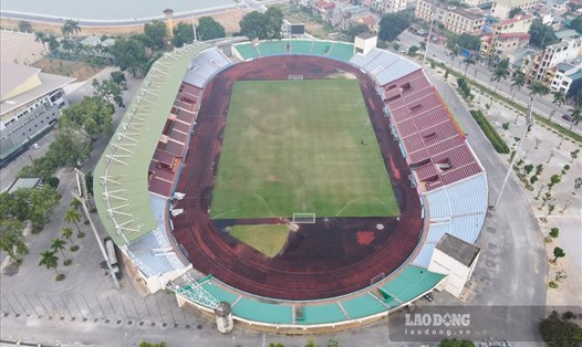 Sân vận động Việt Trì được đánh giá là một trong những sân cỏ tự nhiên tốt nhất khu vực phía Bắc.