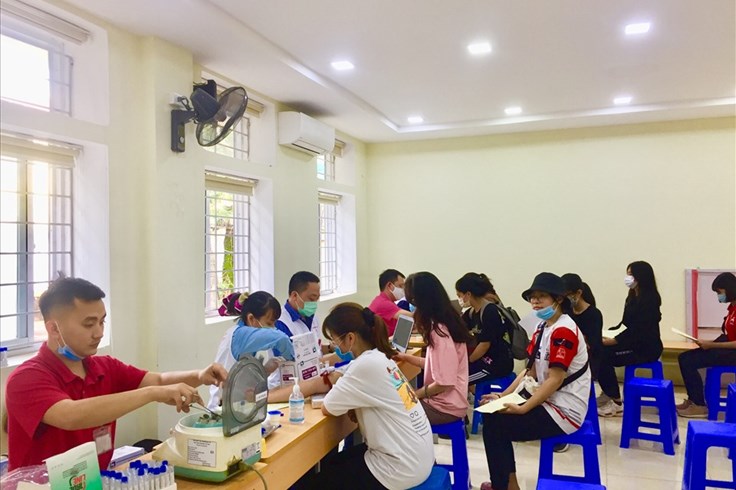 Hà Nội: Sinh viên, thanh niên "rủ nhau" đi hiến máu tình nguyện