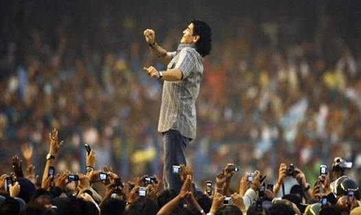 Dù cuộc đời và sự nghiệp có ra sao, phía trước tên Diego Maradona luôn là từ "huyền thoại". Ảnh: AFP