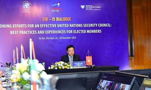 Phó Thủ tướng, Bộ trưởng Ngoại giao Phạm Bình Minh chủ trì cuộc họp. Ảnh: BNG