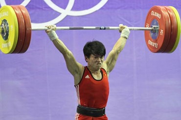 Trần Lê Quốc Toàn nhận huy chương đồng Olympic 2012. Ảnh TL