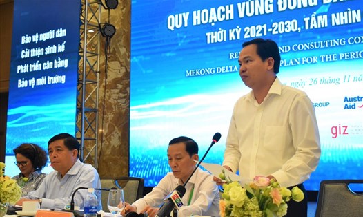 Bí thư Thành ủy Cần Thơ Lê Quang Mạnh (đứng bên phải) phát biểu tại Hội thảo tham vấn về Quy hoạch vùng ĐBSCL. Ảnh: Thành Nhân