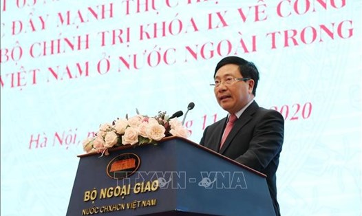 Ủy viên Bộ Chính trị, Phó Thủ tướng Chính phủ, Bộ trưởng Bộ Ngoại giao Phạm Bình Minh phát biểu chỉ đạo hội nghị. Ảnh: TTXVN.