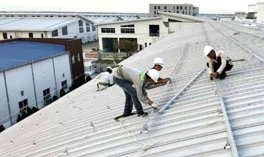 Một dự án điện năng lượng mặt trời lắp trên mái nhà tại Bạc Liêu (ảnh Nhật Hồ)