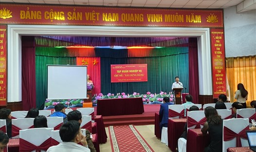 Toàn cảnh lớp tập huấn nghiệp vụ báo chí chủ đề "Xây dựng Đảng" tại Nghệ An. Ảnh: Quang Đại
