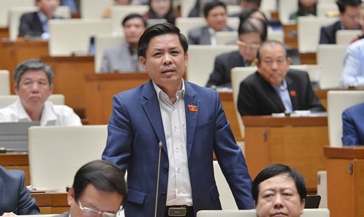 Bộ trưởng Bộ GTVT Nguyễn Văn Thể giải trình, làm rõ một số vấn đề các đại biểu Quốc hội quan tâm. Ảnh: Quốc hội