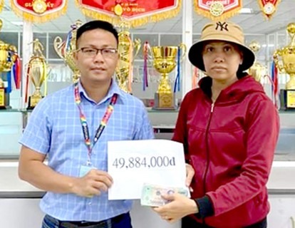 Mỗi công nhân bị bệnh hiểm nghèo được hỗ trợ gần 50 triệu đồng. Ảnh: Minh Châu