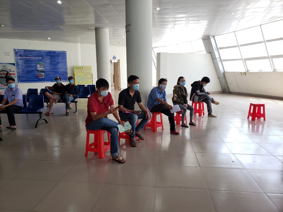 Nhiều công nhân bị mất việc làm do COVID-19 đang có nhu cầu tìm việc làm mới. Ảnh: Minh Châu