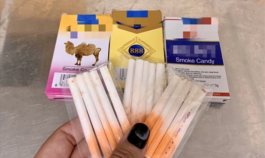 “Kẹo thuốc lá” được nhiều học sinh tại TPHCM ưa chuộng. Ảnh: Ngọc Lê