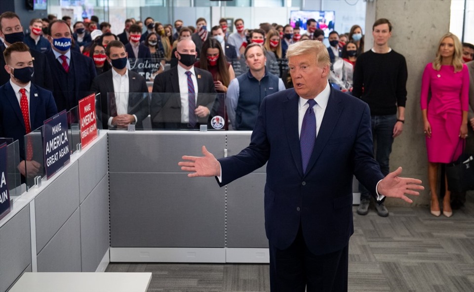 Tổng thống Donald Trump tại trụ sở của chiến dịch của Ủy ban Quốc gia Đảng Cộng hòa tại Arlington, Virginia hôm 3.11. Ảnh: AFP.
