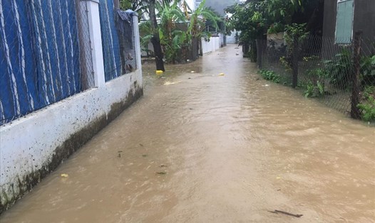 Ngập lụt nhiều nơi ở Nha Trang (Khánh Hòa) do mưa lớn kéo dài. Ảnh: Nhiệt Băng