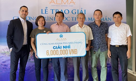 Nhiều khách hàng trúng giải thưởng tiền mặt khi tham dự sự kiện do Công ty Vịnh Thiên Đường tổ chức.