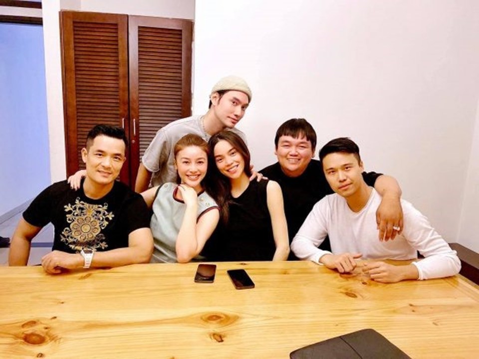 Nhiều sao Việt chúc mừng Hồ Ngọc Hà sau khi hạ sinh con trai, con gái. Ảnh: NSCC Nhiều sao Việt chúc mừng Hồ Ngọc Hà sau khi hạ sinh con trai, con gái. Ảnh: NSCC
