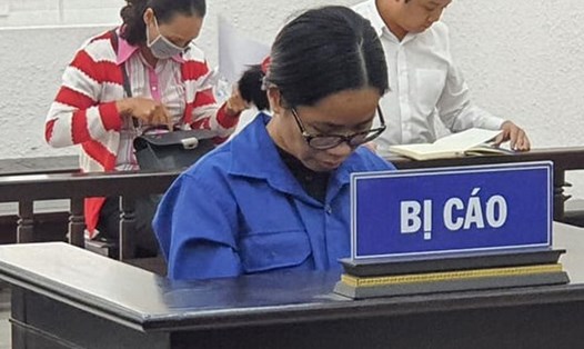 Bị cáo Nguyễn Minh Lương lừa đảo nhiều người mua vé máy bay giá rẻ. Ảnh: V.Dũng.