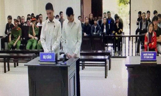 2 đối tượng trong đường dây tổ chức cho 20 người Trung Quốc nhập cảnh trái phép vào Việt Nam đã bị Tòa án Nhân dân tỉnh Quảng Ninh xét xử với tổng mức án 13 năm tù. Ảnh: CAQN