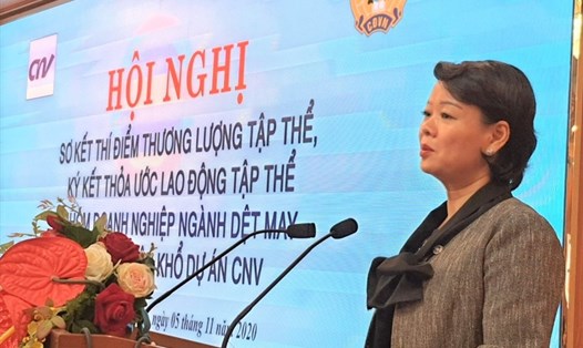Bà Trần Thị Thanh Hà, Phó Ban Quan hệ lao động Tổng LĐLĐ Việt Nam phát biểu tại hội nghị. Ảnh Nam Dương