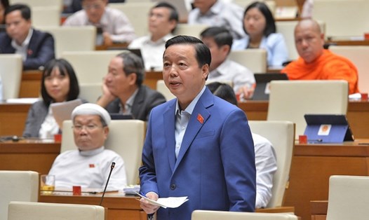 Bộ trưởng Trần Hồng Hà phát biểu trước Quốc hội. Ảnh: Quốc hội